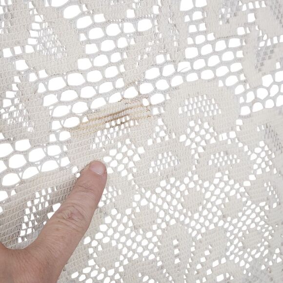 VINTAGE 33" CROCHET DOILY TABLECLOTH TABLE TOPPER CENTERPIECE COTTAGE CHRISTMAS - Picture 3 of 3